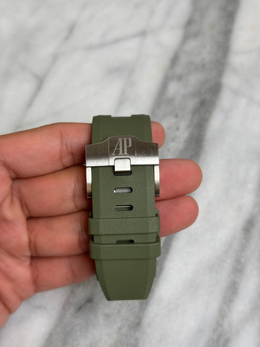 2022 15720ST.OO.A052CA.01 Green Diver Preowned Good Complete, 2 Straps